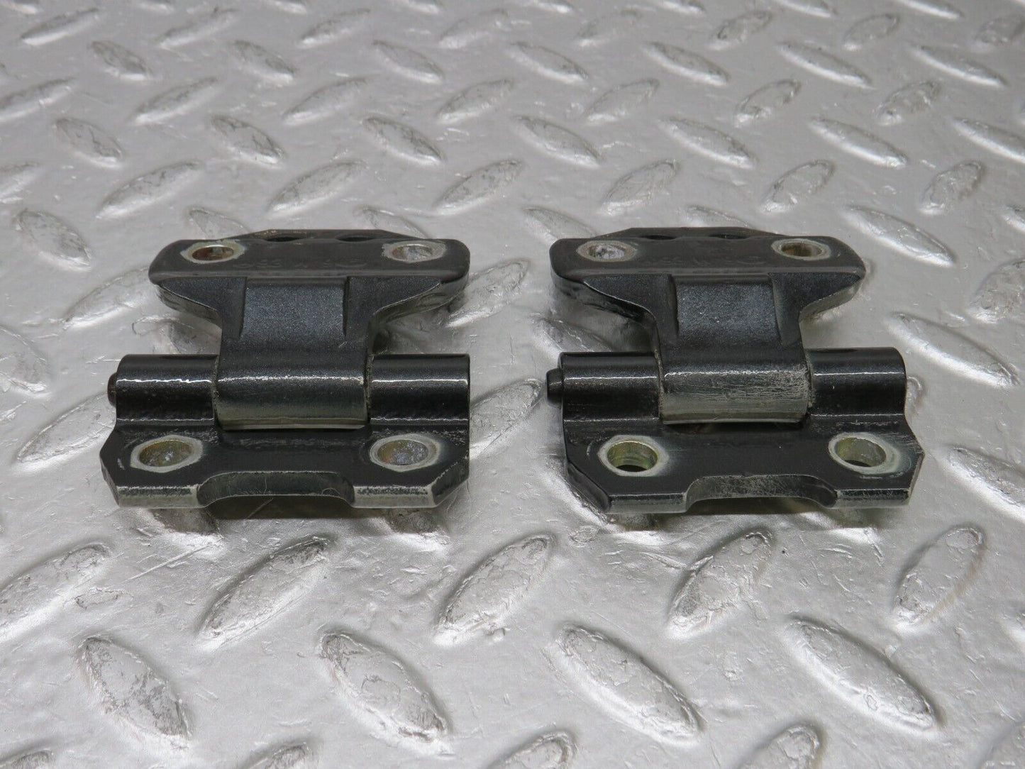 37738 Mercedes-Benz A124 320E Cabriolet Door Hinge Left Side