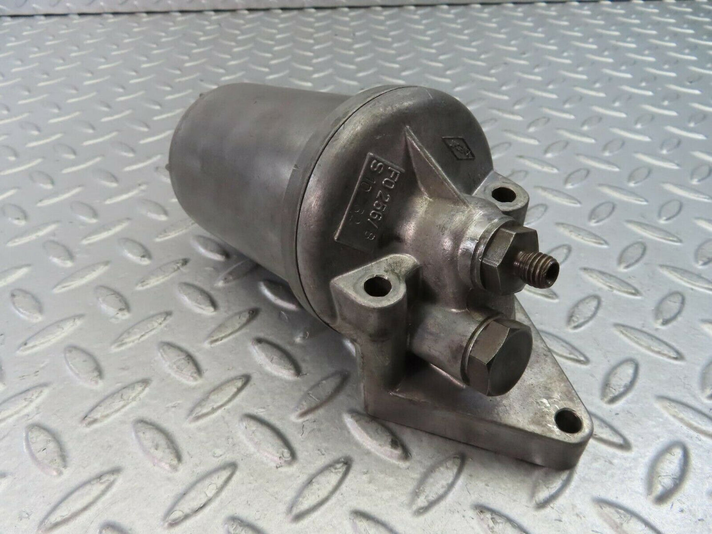 9189 Mercedes-Benz W111 Oil Fiter Housing F0256/8