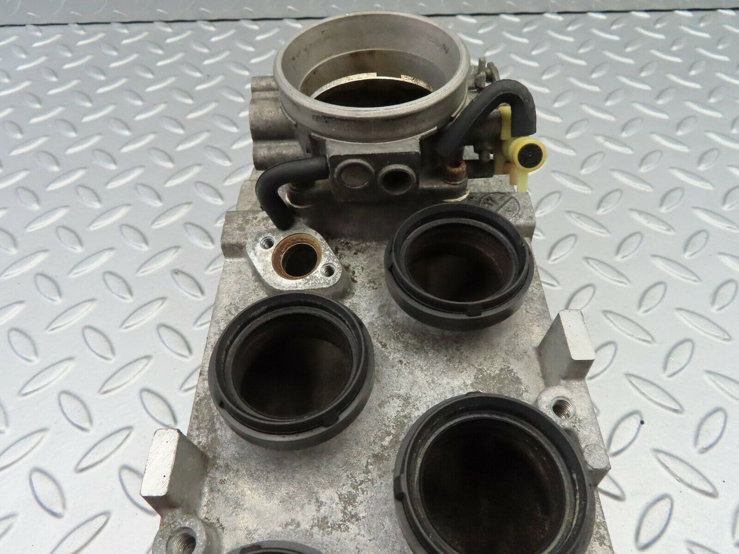 6418 Mercedes-Benz W126 380SE Lower Intake Manifold 1161415301