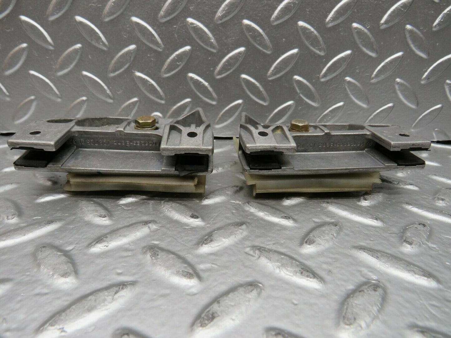 22640 Mercedes-Benz C124 E220 Coupe Door Window Guide Pad Pair 1247250132