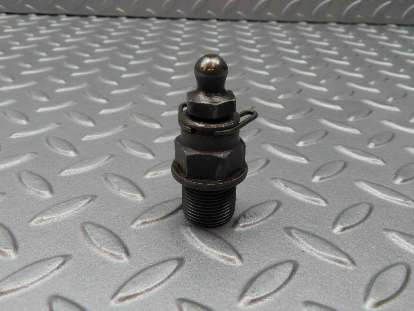 3543 Mercedes-Benz W108 280SE Ball Studs For Rocker Arm Mounting (Timing)