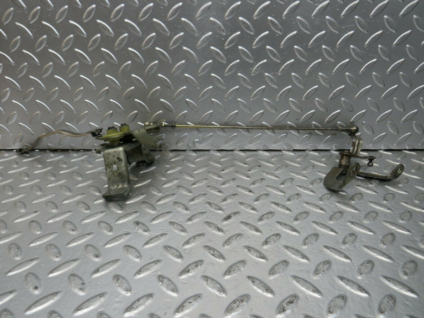 23402 Mercedes-Benz W116 350SE Throttle Linkage