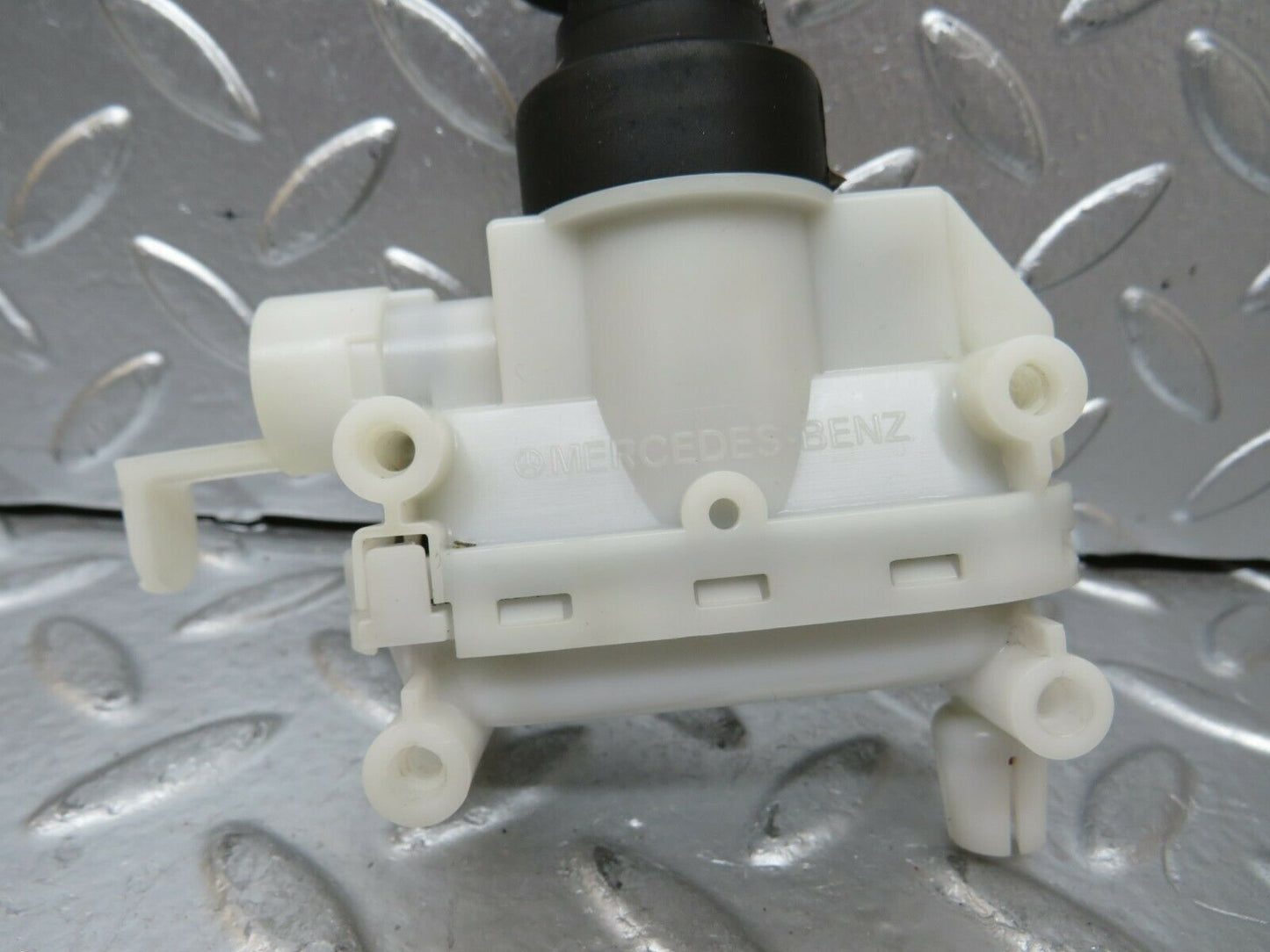 24251 Mercedes-Benz S124 220TE Door Lock Vacuum Actuator Hella Front Right