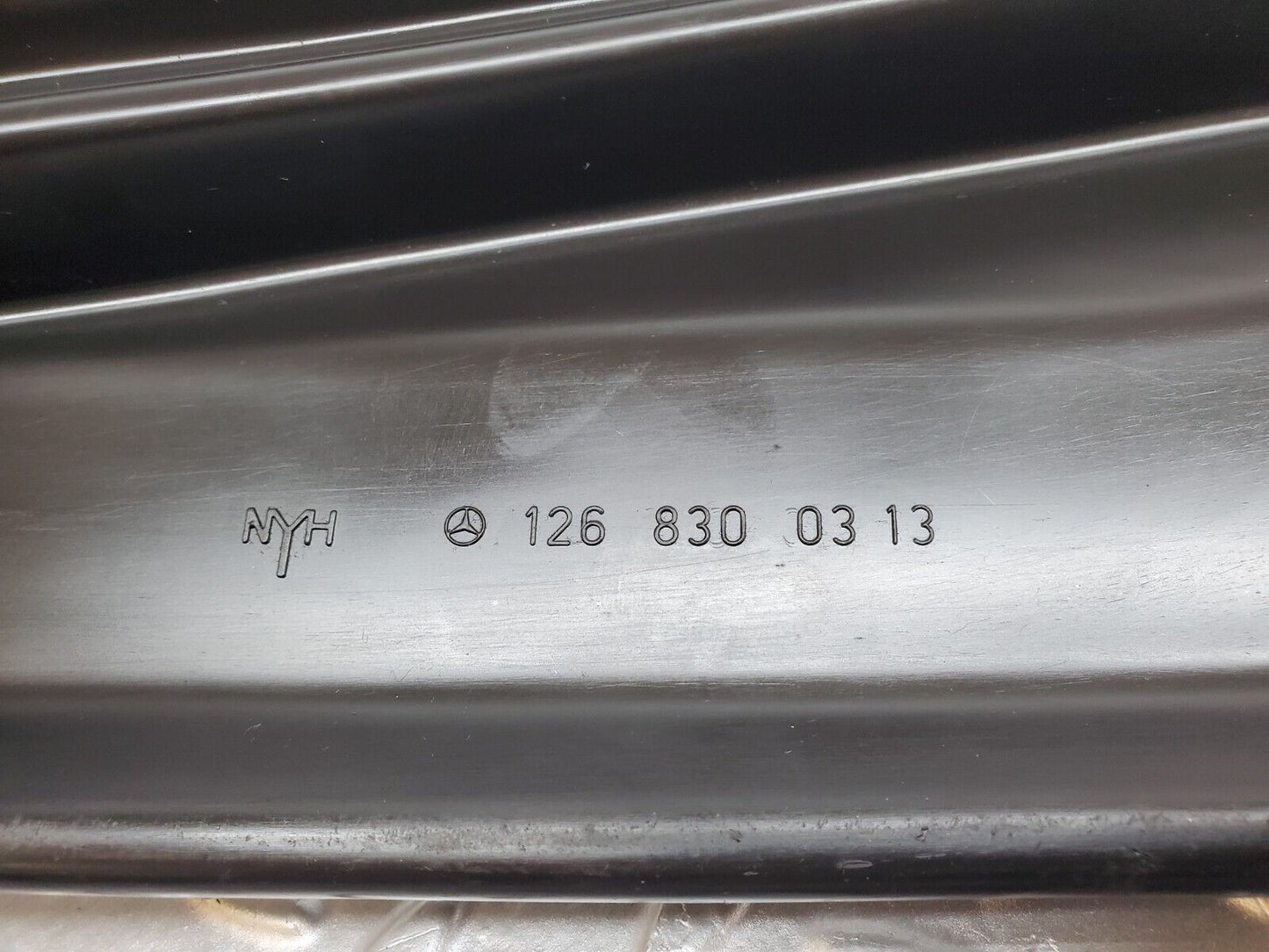 45707 Mercedes-Benz W126 420SE Windscreen Wiper Cover Grill 1268300413 1268300313