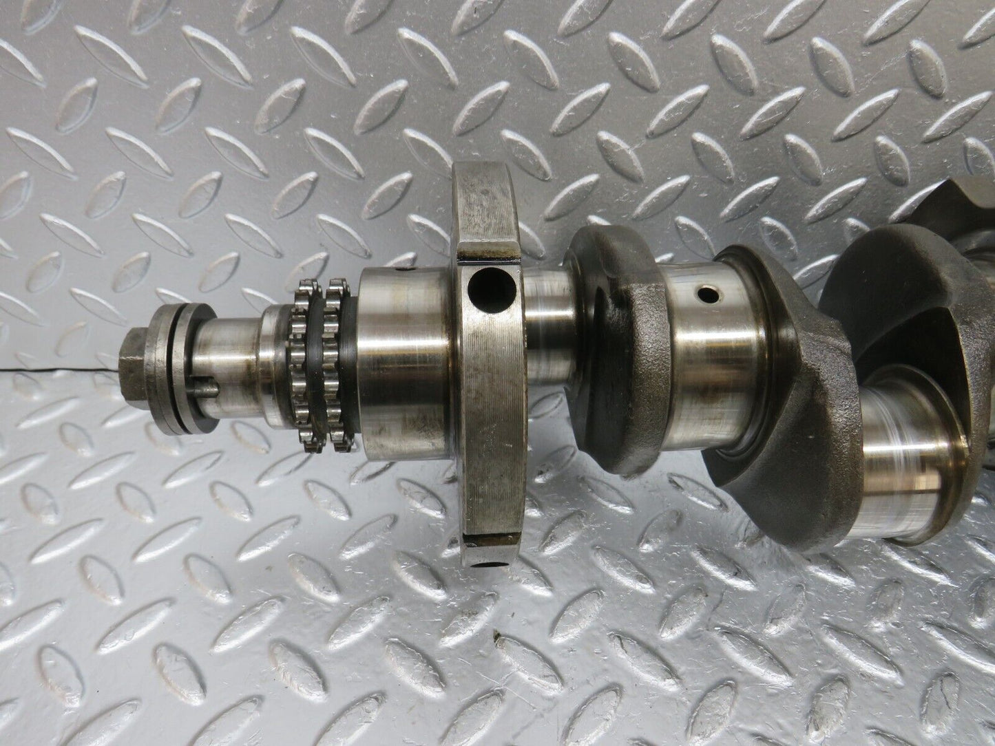 32929 Mercedes-Benz W123 300D Crankshaft OM617.912 6170310401