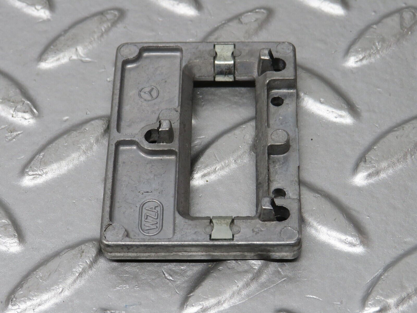 33941 Mercedes-Benz W124 260E Rear View Mirror Mount Bracket