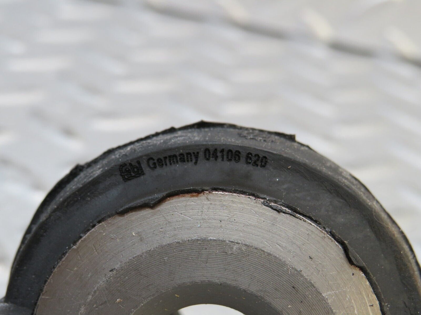 27081 Mercedes-Benz W123 280E Control Arm Bushing Kit New 1233301375