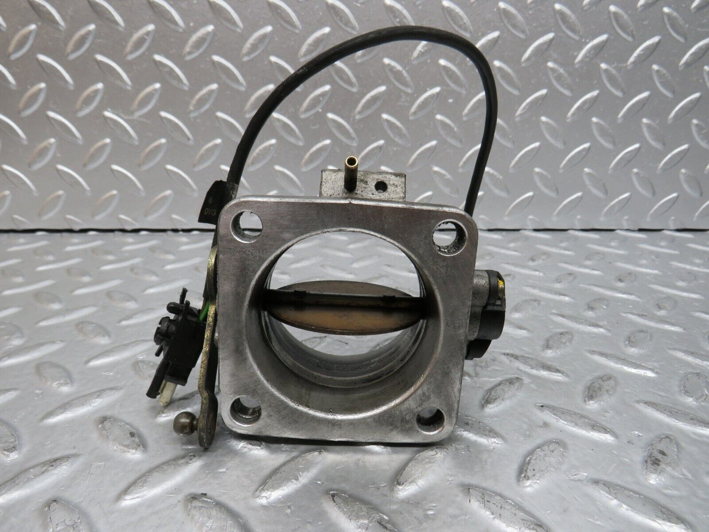 29392 Mercedes-Benz W124 230E Throttle Body Valve With Sensor 0011408153