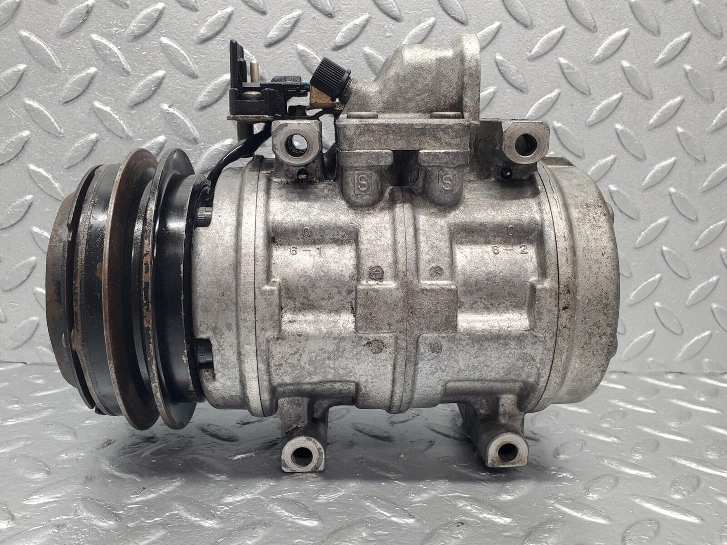 46060 Mercedes-Benz W126 420SE Air Conditioning Compressor Denso 1161310101 1161310002 1161300206