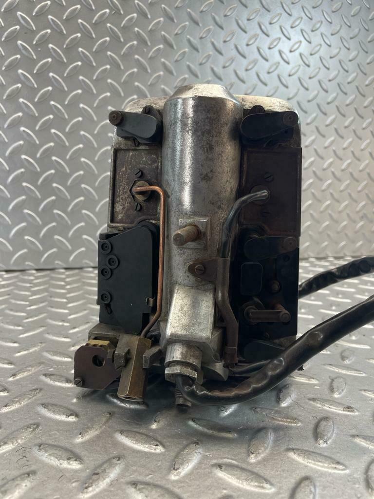 10652 Mercedes-Benz W111 Instrument Cluster