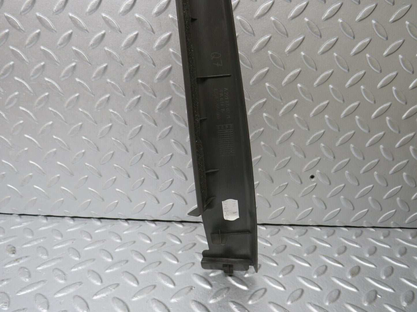 35287 Mercedes-Benz W221 Rear Right Door Window Frame Trim 2217350271