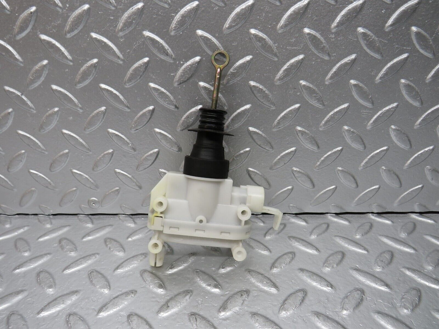 31395 Mercedes-Benz S124 220TE Door Lock Vacuum Actuator Hella Front Right