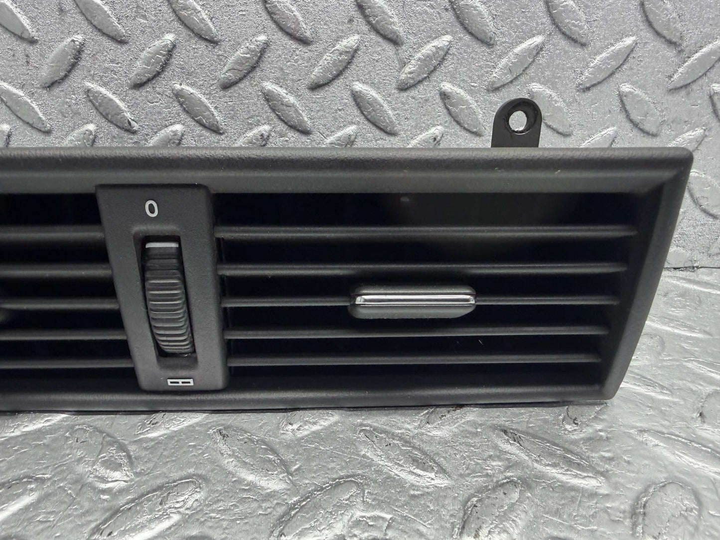 W202 dashboard centre air vent used OEM