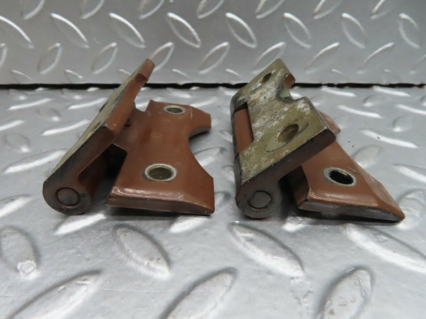 21070 Mercedes-Benz W123 230E  Door Hinges Pair 1237200037