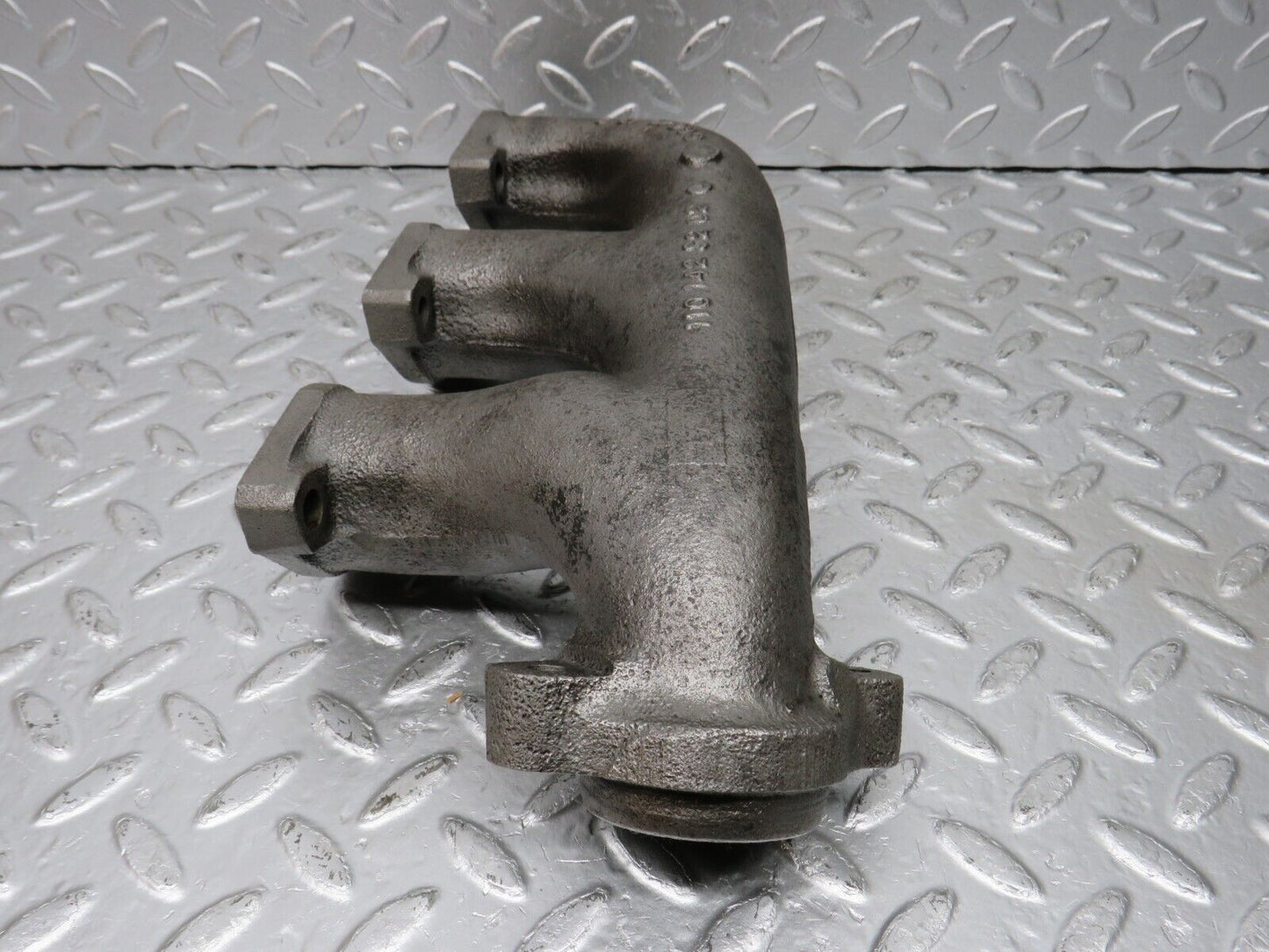 33105 Mercedes-Benz W126 280 Exhaust Manifold Cylinder 4-6 1101429202