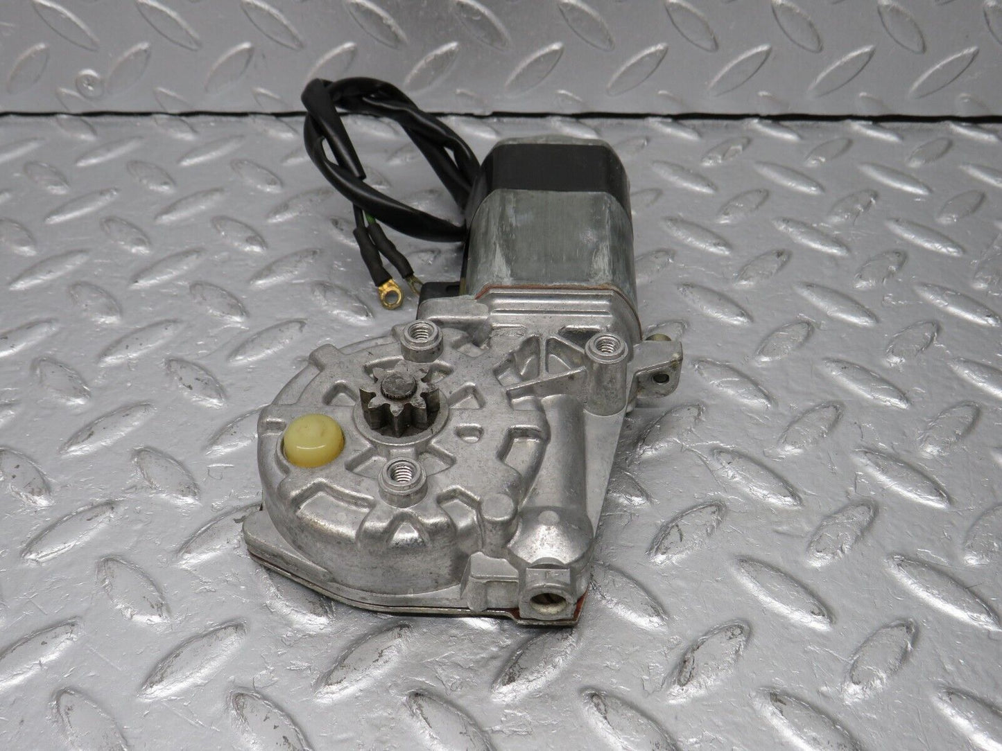 39193 Mercedes-Benz R107 500SL Coupe Right Door Window Regulator Motor Bosch 0130821016