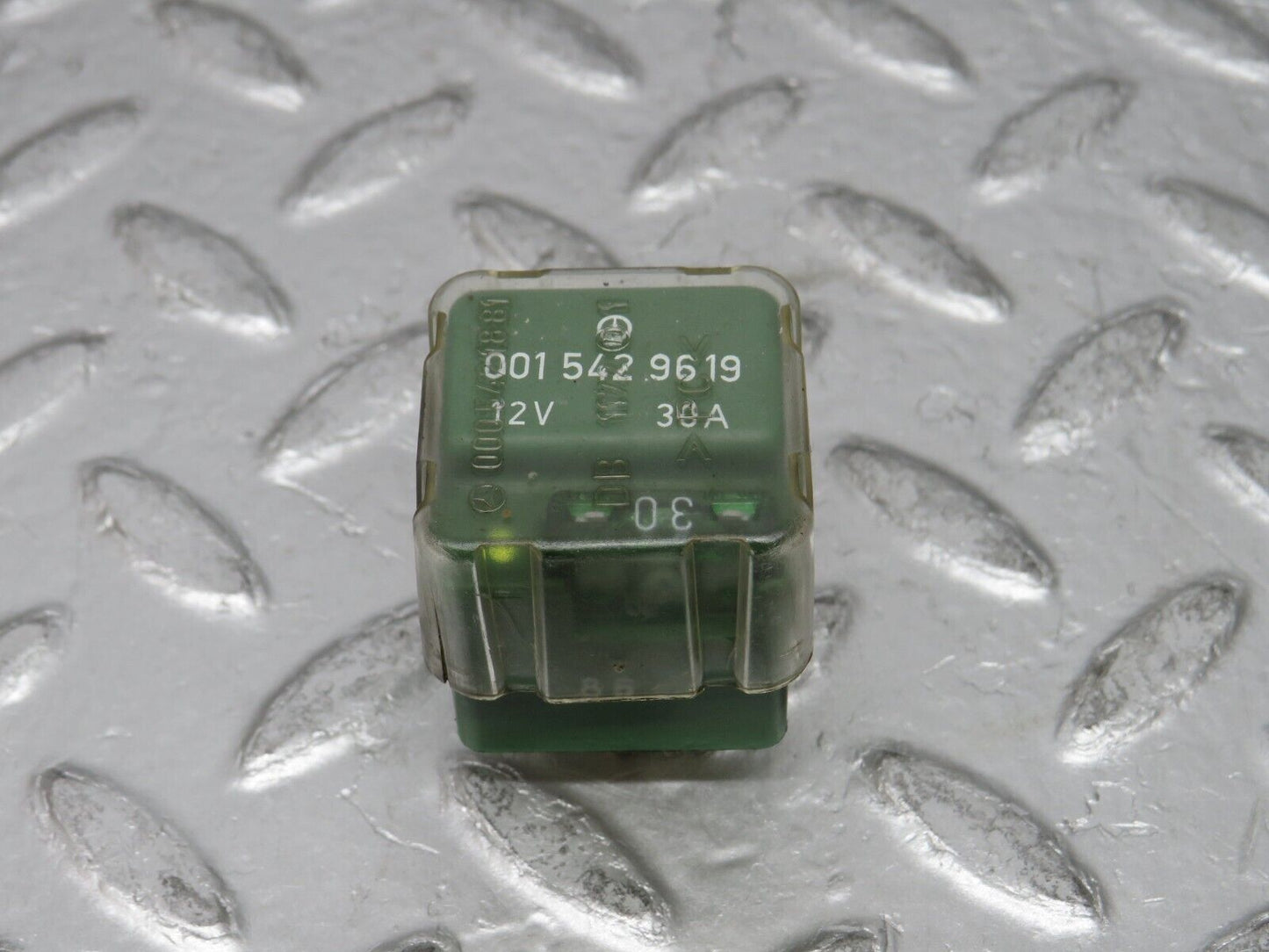29976 Mercedes-Benz C124 320CE Coupe Overload Relay 0005421881