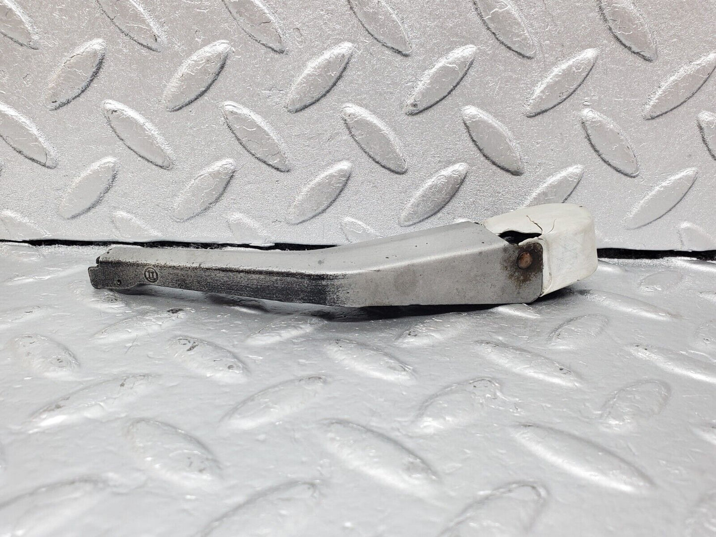 45817 Mercedes-Benz W126 420SE Headlight Wiper Arm Bosch Right Side