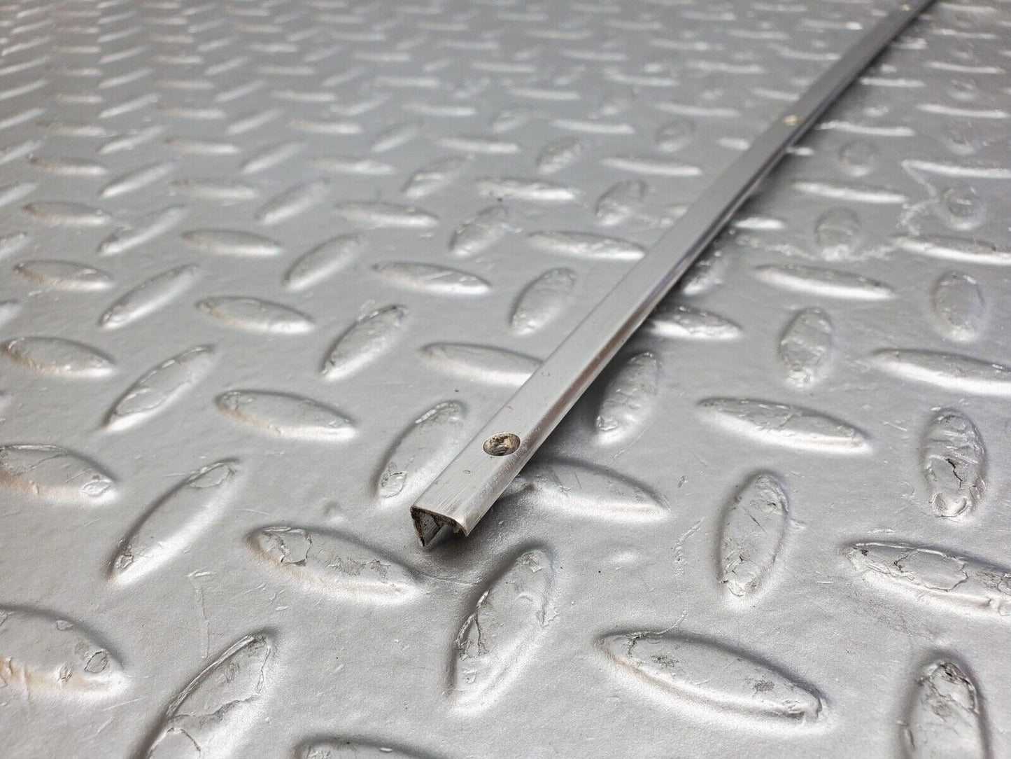 45982 Mercedes-Benz W126 420SE Sunroof Chrome Trim