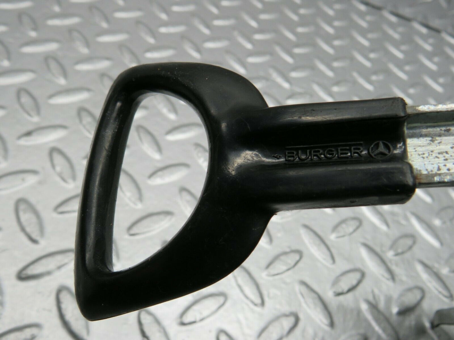 22303 Mercedes-Benz S123 280TE Wagon Front Right Height Adjusting Handle