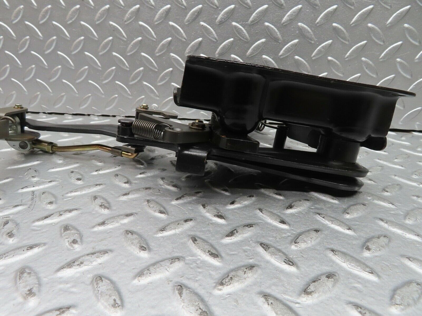 21573 Mercedes-Benz W126 300SE Handbrake Regulator