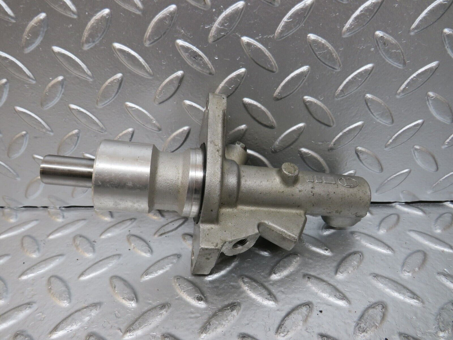 25121 Mercedes-Benz W201 190D  Brake Master Cylinder