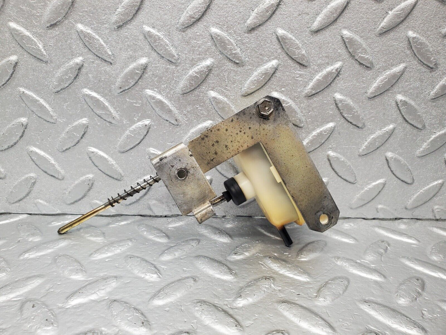 46472 Mercedes-Benz C123 280CE Coupe Fuel Tank Flap Cap Vacuum Actuator