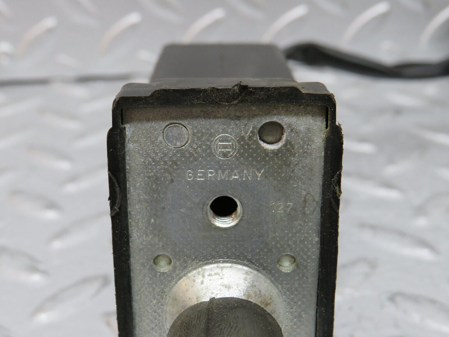 32256 Mercedes-Benz C107 350SLC Coupe Sunroof Motor Bosch 0130830001