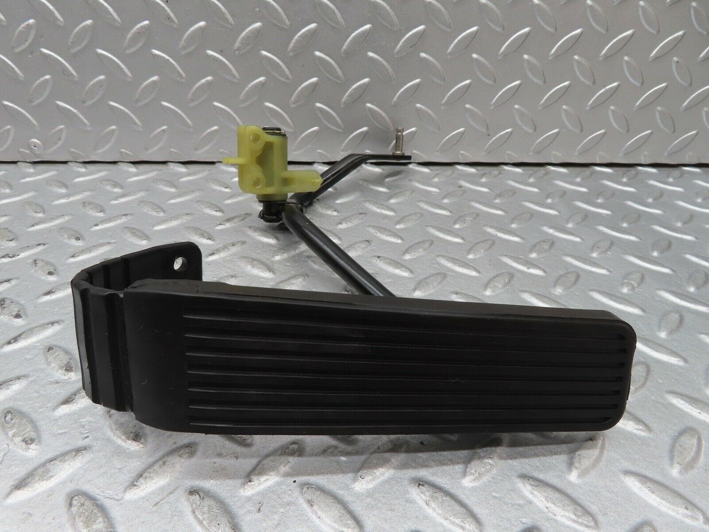 17225 Mercedes-Benz R129 300SL Coupe Accelerator Pedal With Linkage