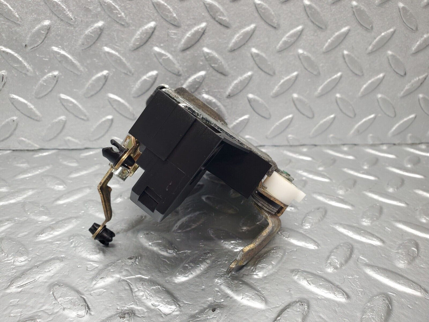 46750 Mercedes-Benz R129 320SL Coupe Left Door Lock Mechanism