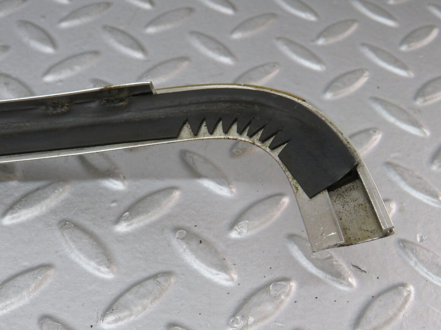 36311 Mercedes-Benz W126 420SE Front Windscreen Top Chrome Frame Trim