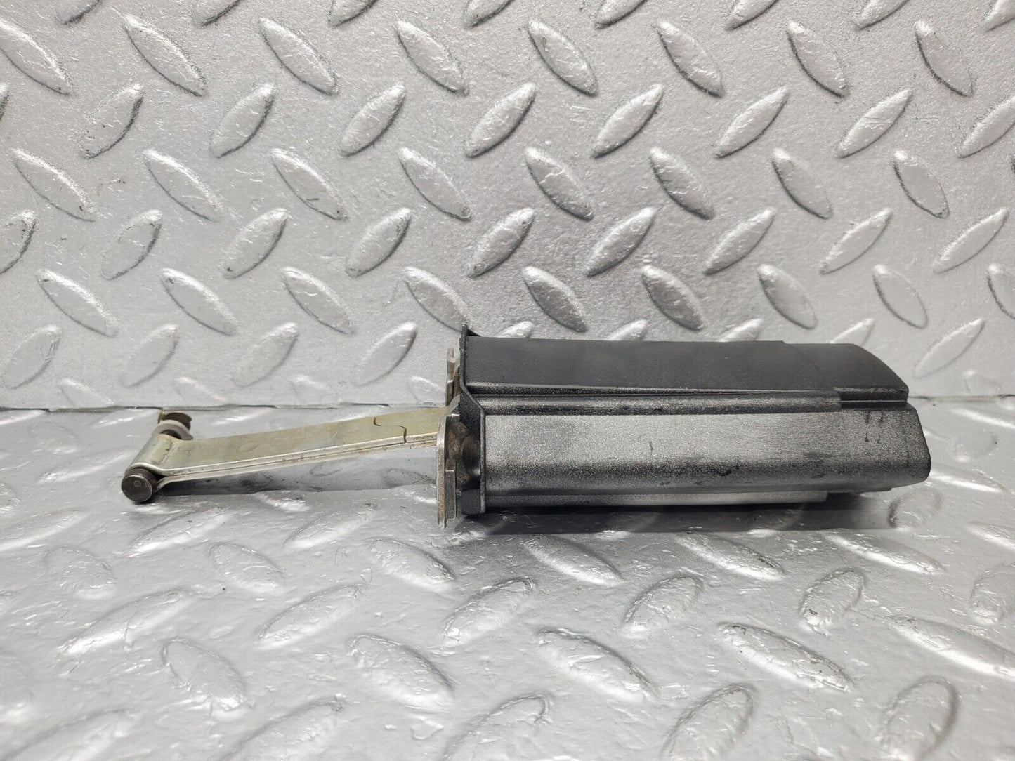 46139 Mercedes-Benz W124 Rear Right Door Safety Check Strap