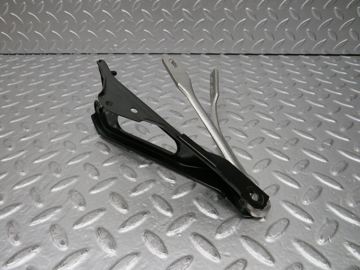 30724 Mercedes-Benz W201 190E 2.0L Steering Column Bracket
