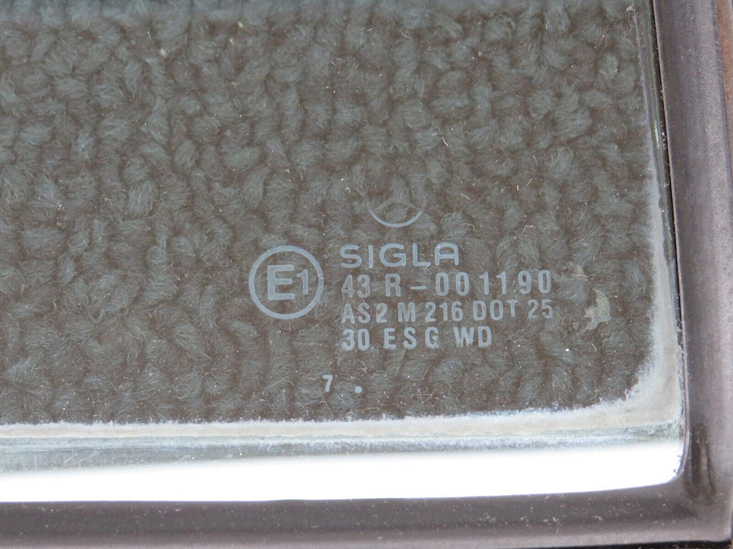 33827 Mercedes-Benz W201 190E Rear Right Quarter Window Glass 2017350624