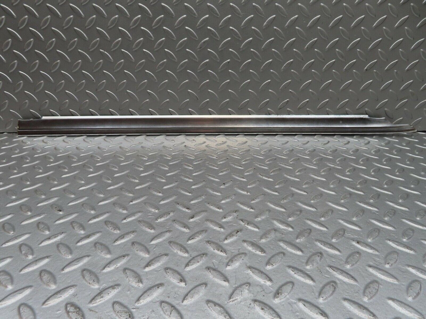 13029 Mercedes-Benz W111 220S Front Right Door Chrome Moulding Trim