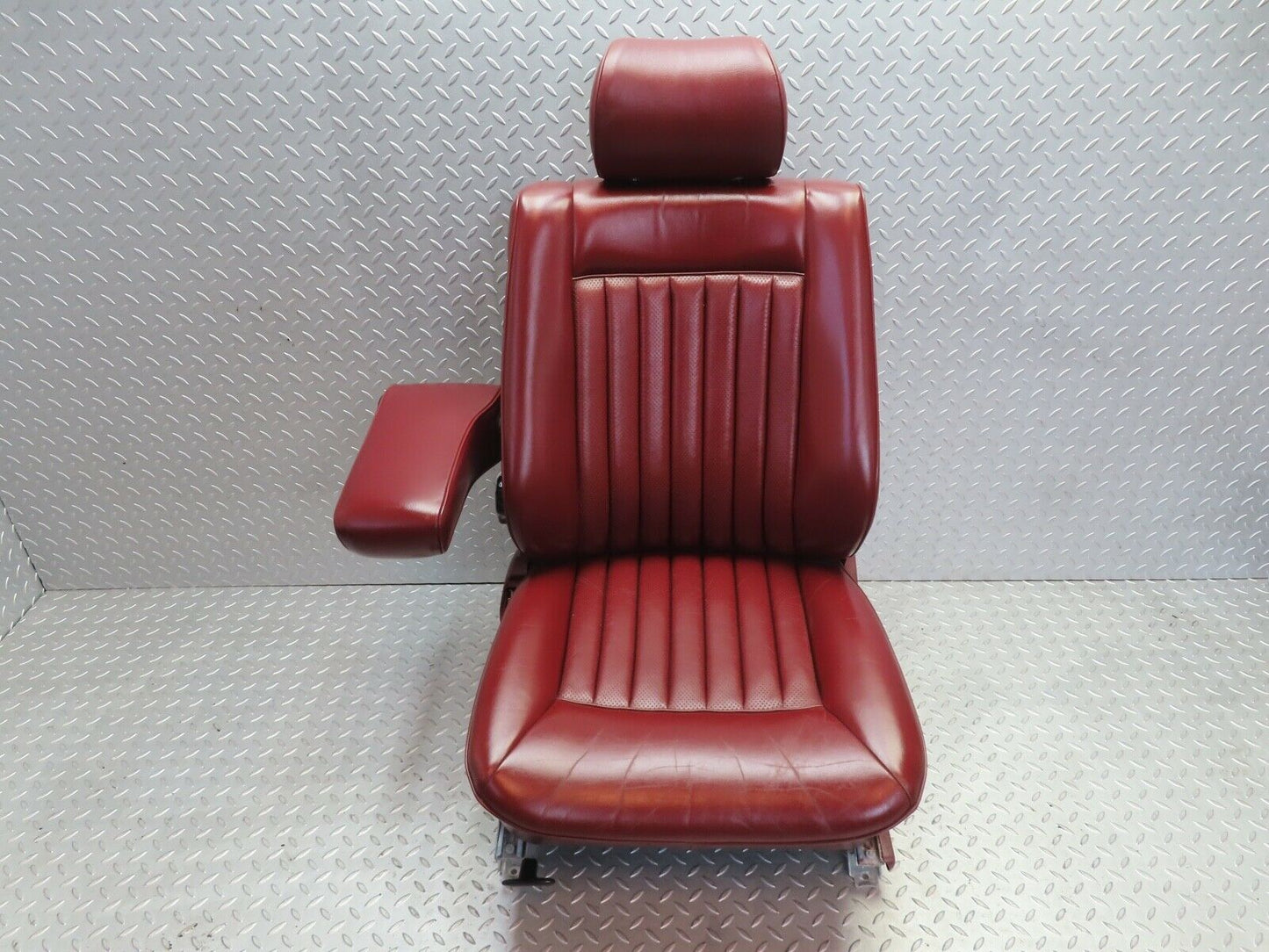 21532 Mercedes-Benz W126 300SE Front Left Seat Red Leather 1269102650