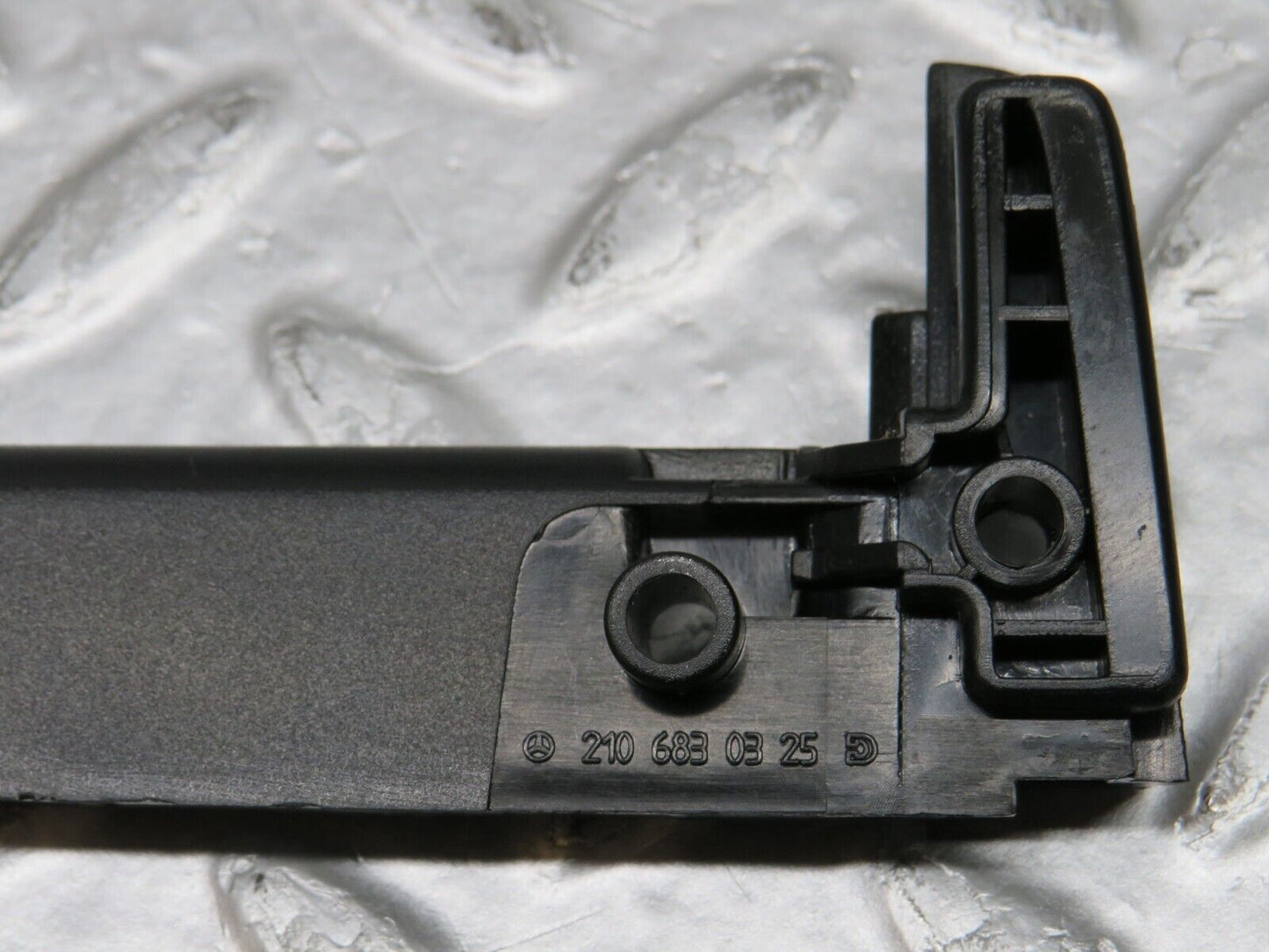34976 Mercedes-Benz W210 320E Centre Console Bracket 2106891016 2106830325