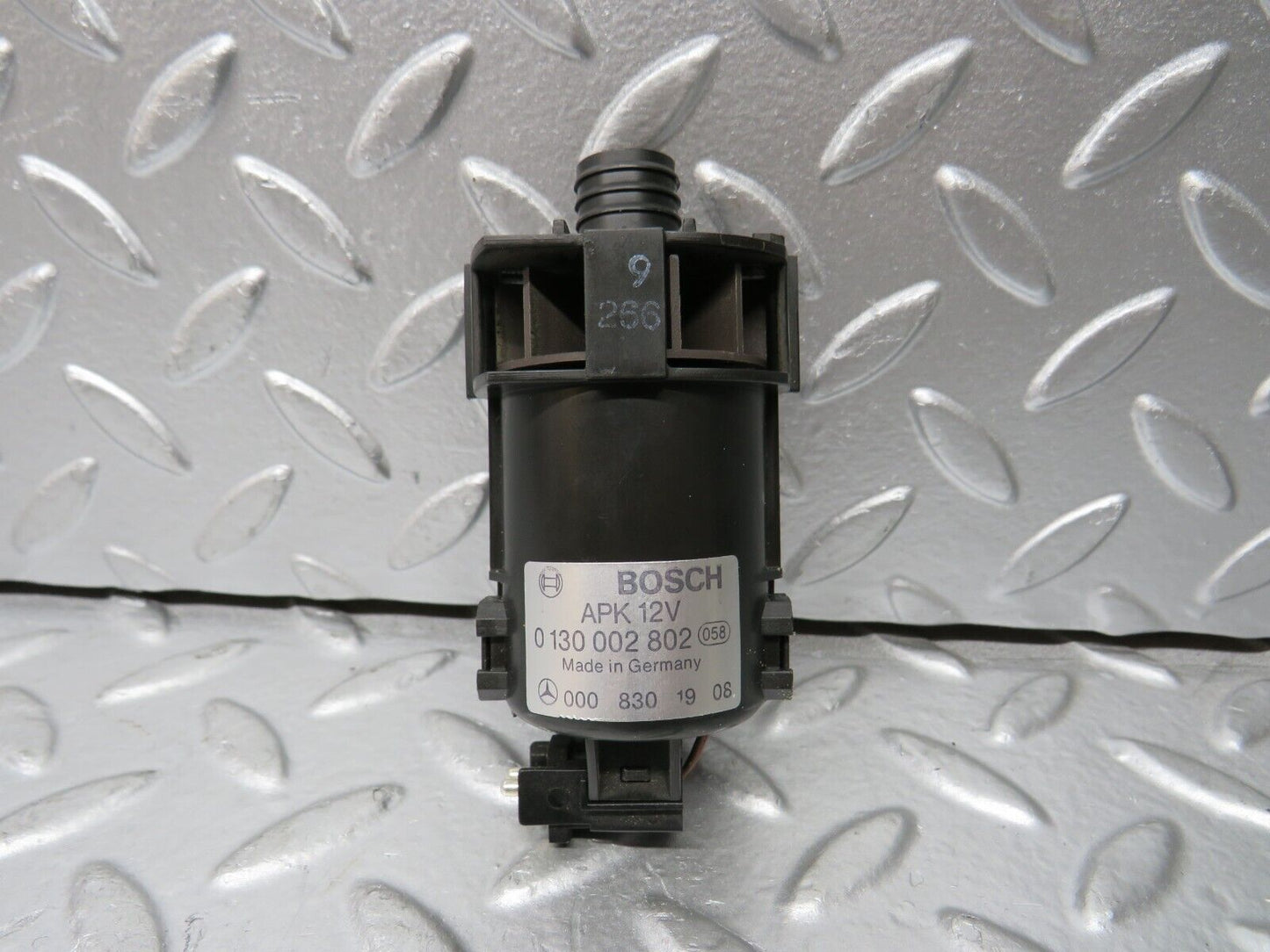 30300 Mercedes-Benz W124 230E Temperature Sensor 0008301908 0130002802