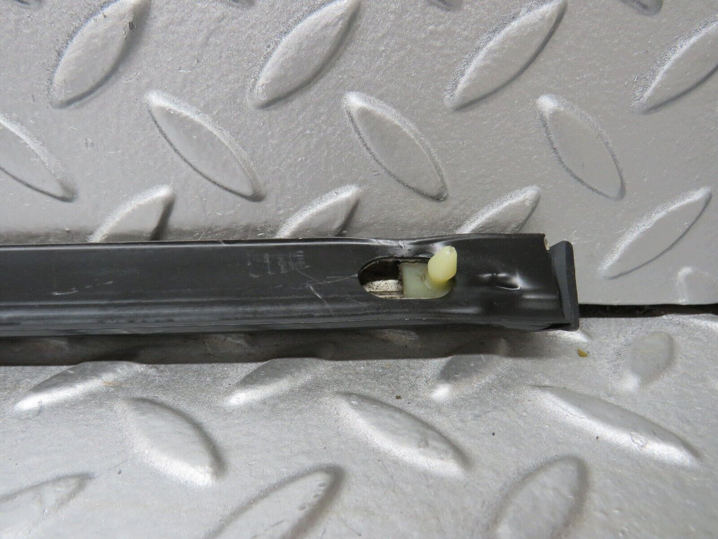 37435 Mercedes-Benz W109 300SEL Front Left Door Centre Moulding Trim