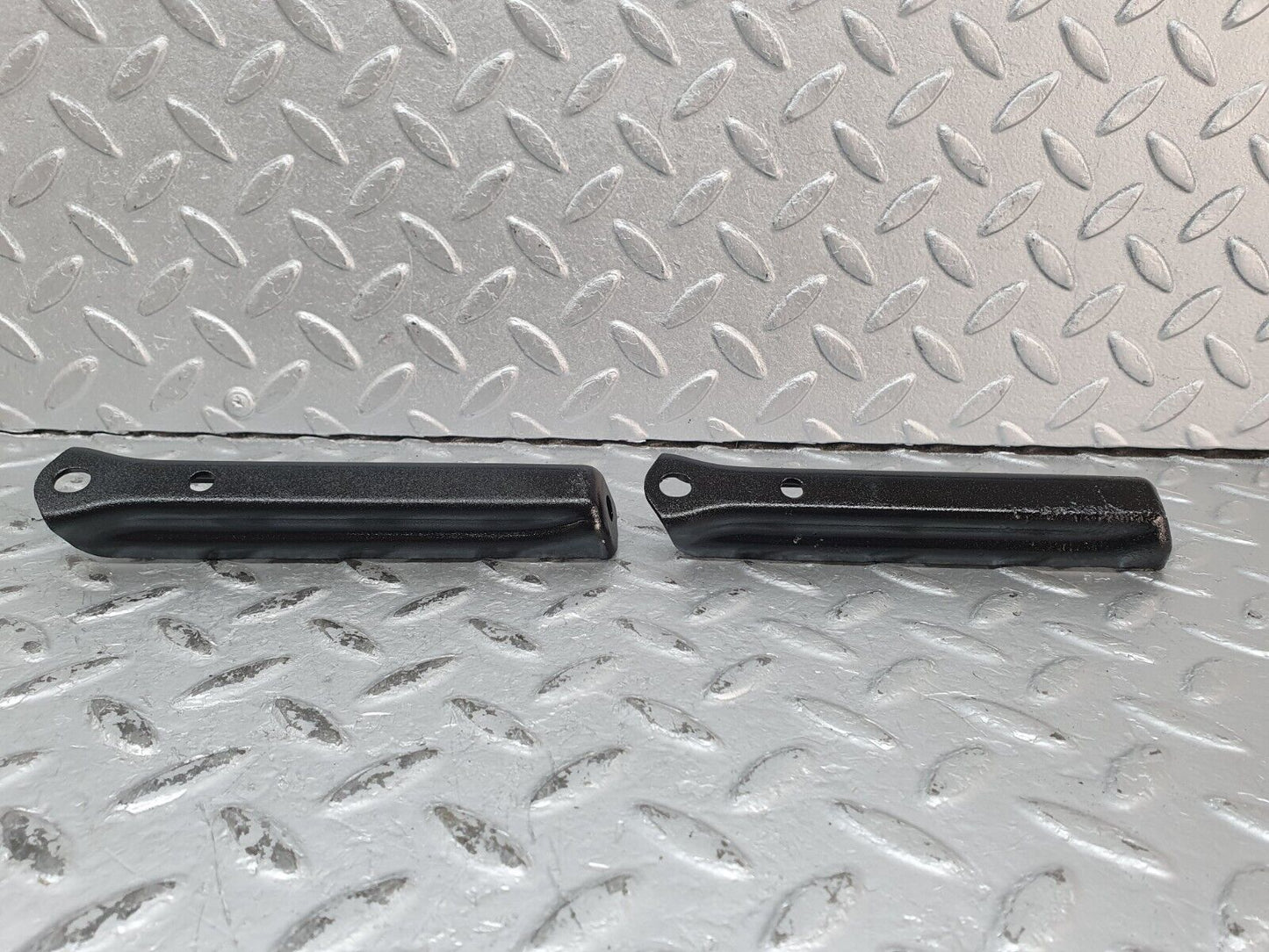 41236 Mercedes-Benz W126 300SE Air Intake Manifold Bracket