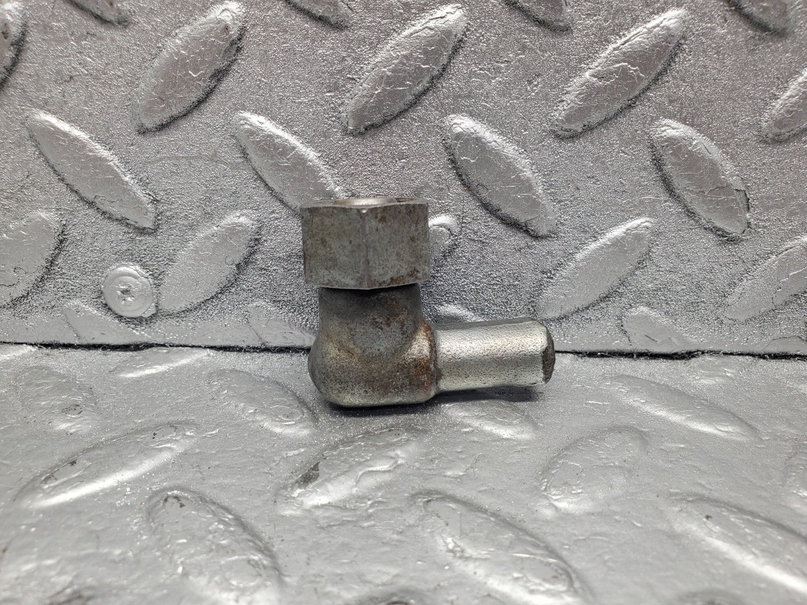 W112 cylinder head water hose pipe connector used OEM