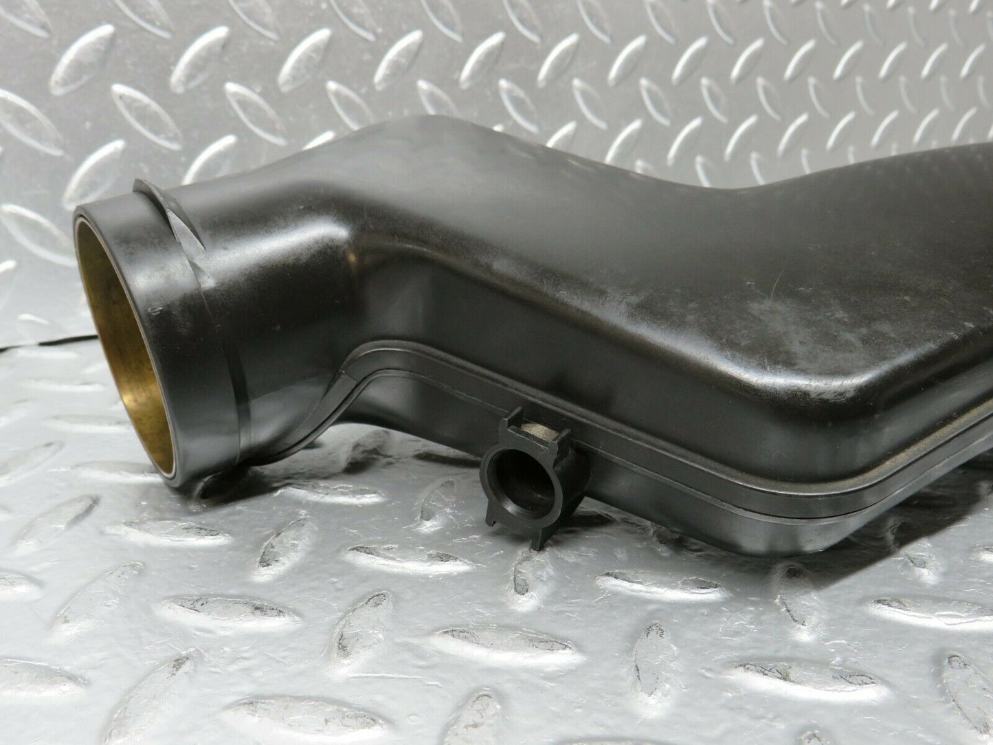 24268 Mercedes-Benz S124 220TE Wagon Air Intake Pipe 1111400012
