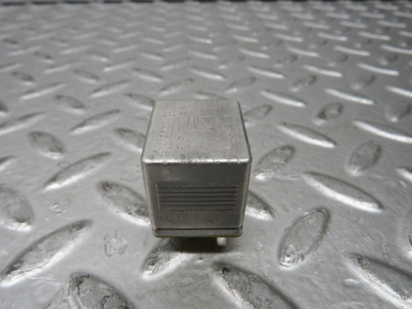 28666 Mercedes-Benz W123 230E Multi Purpose Relay 0015420219