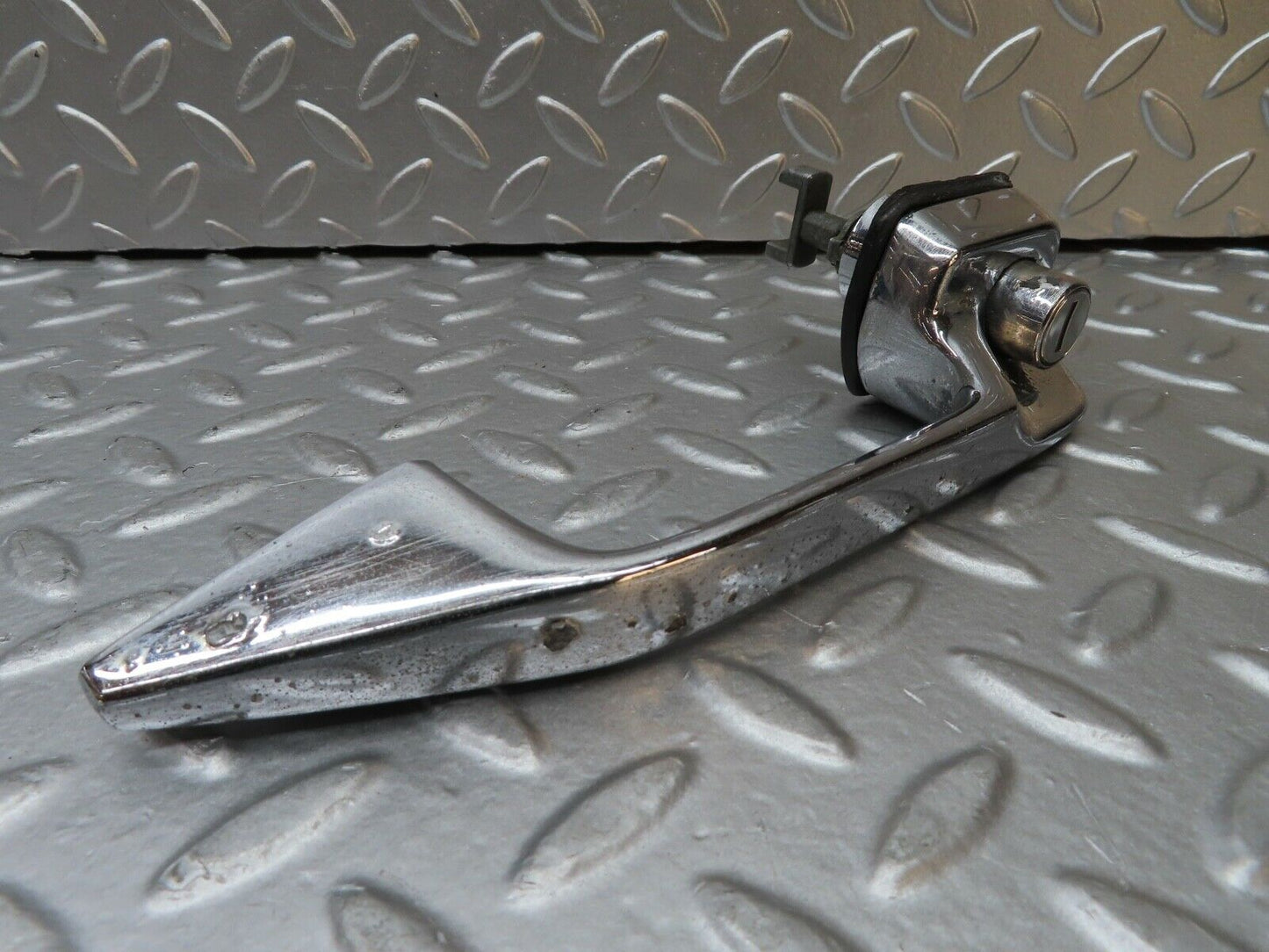 20835 Mercedes-Benz W114 250CE Coupe Door Handle Right No Key 1157660201