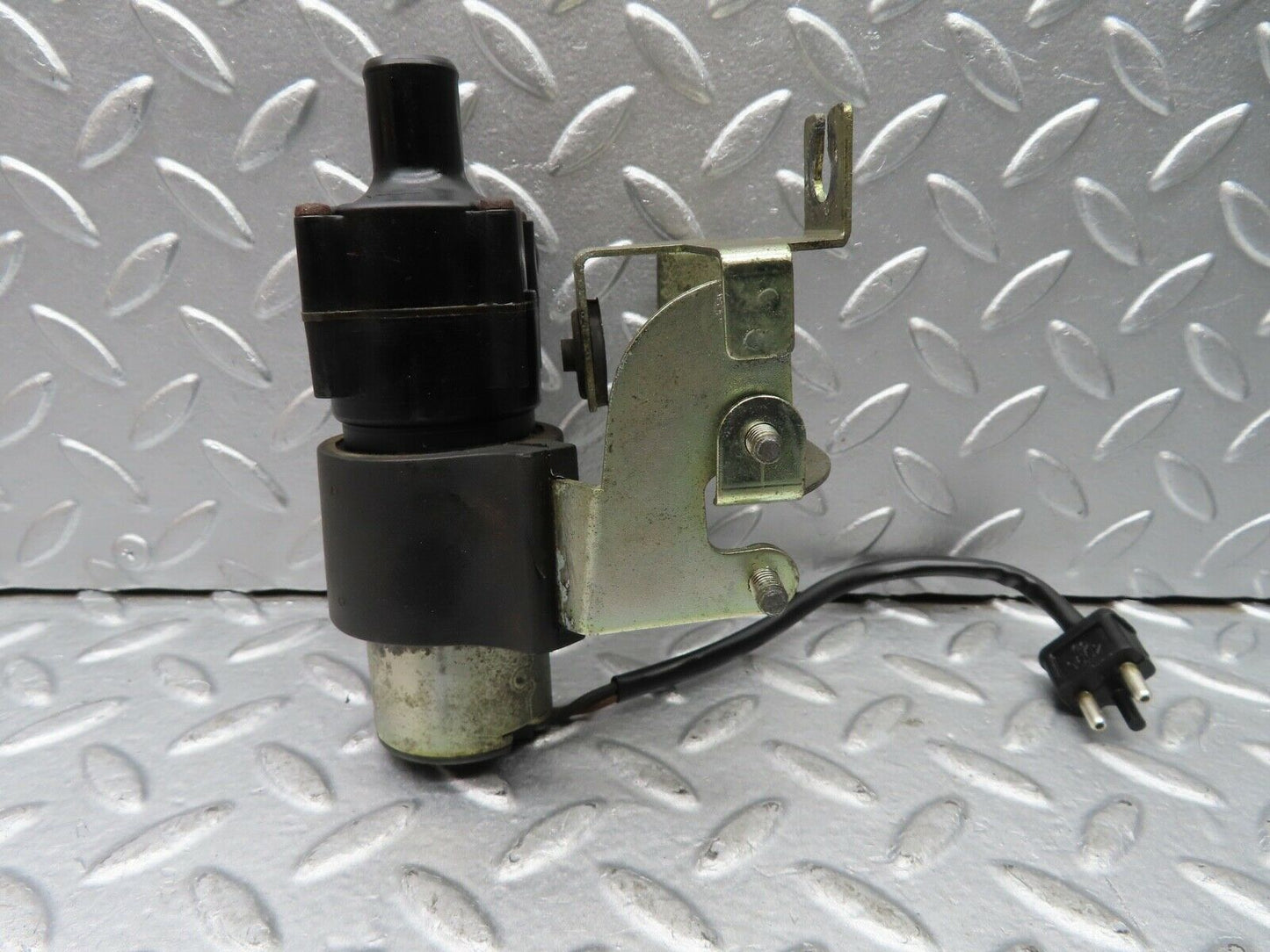 20092 Mercedes-Benz R129 300SL Coupe Heating Water Pump