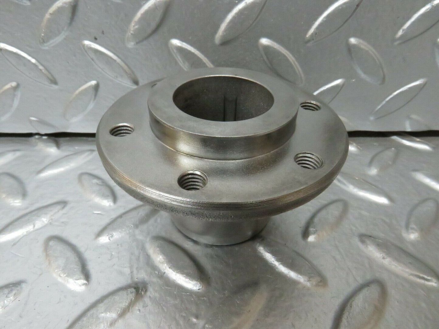 23899 Mercedes-Benz C107 450SLC Coupe Crankshaft Sleeve Hub