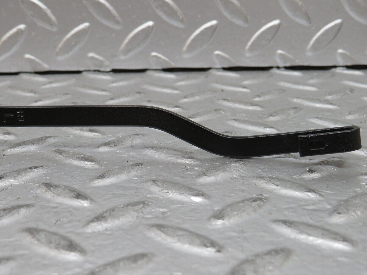 28381 Mercedes-Benz S123 240D Wagon Left Wiper Arm Bosch 3399990553