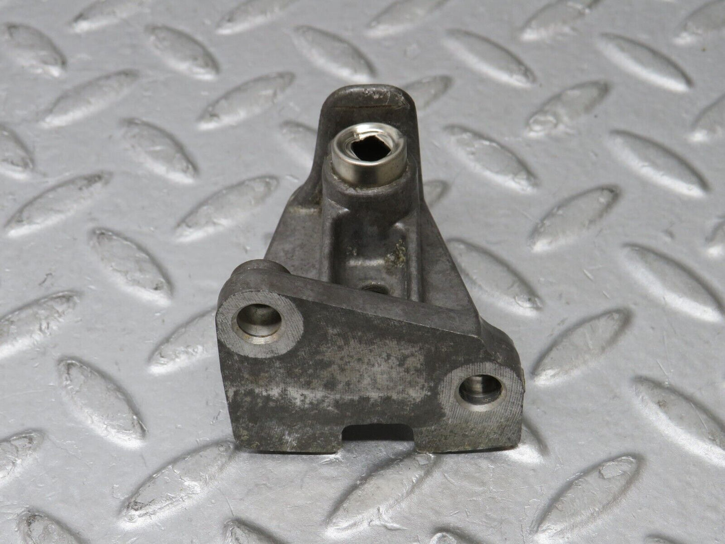36338 Mercedes-Benz W126 420SE Crankshaft Position Sensor Bracket 1161580540