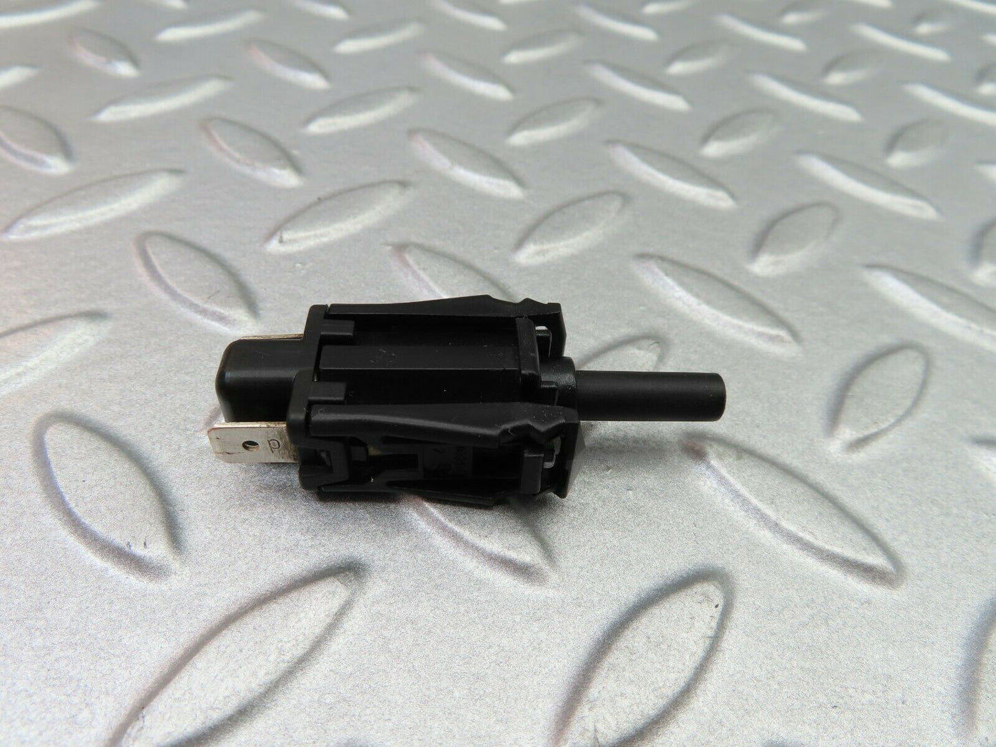 6101 Mercedes-Benz W126 380SE Door Contact Switch 0015458714