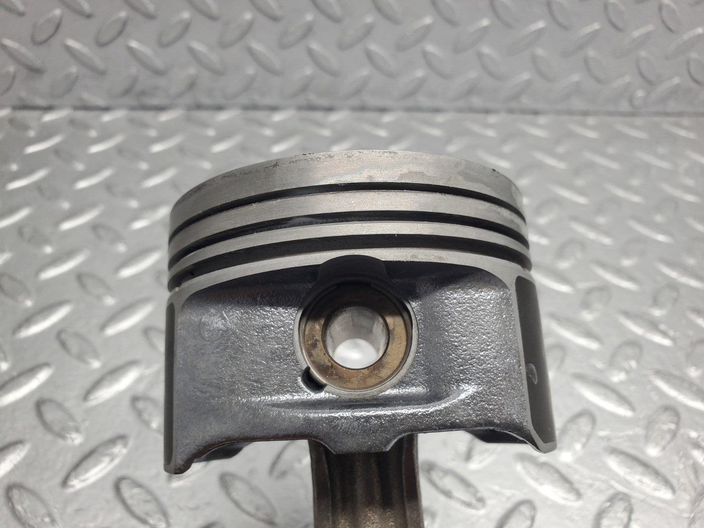 W124 Wagon piston with connecting rod used OEM
